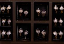 Gold Breaks Records as U.S. Shutdown and China Tensions Rattle Markets. Gold displayed on shelves