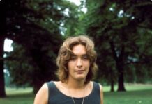 Chris Rea, Singer of ‘Driving Home for Christmas,’ Dies at 74 Photo of singer Chris Rea, taken in London in 1979.