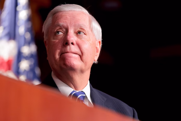 Graham Asked Staffer to Call 911 Before Death Graham Asked Staffer to Call 911 Before Death